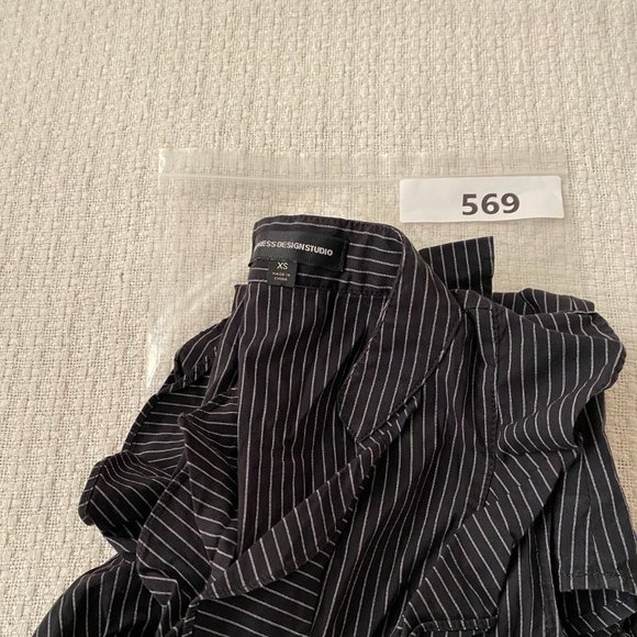 Women's Lotus Ruffle Sleeveless Blouse - Picture 5 of 6